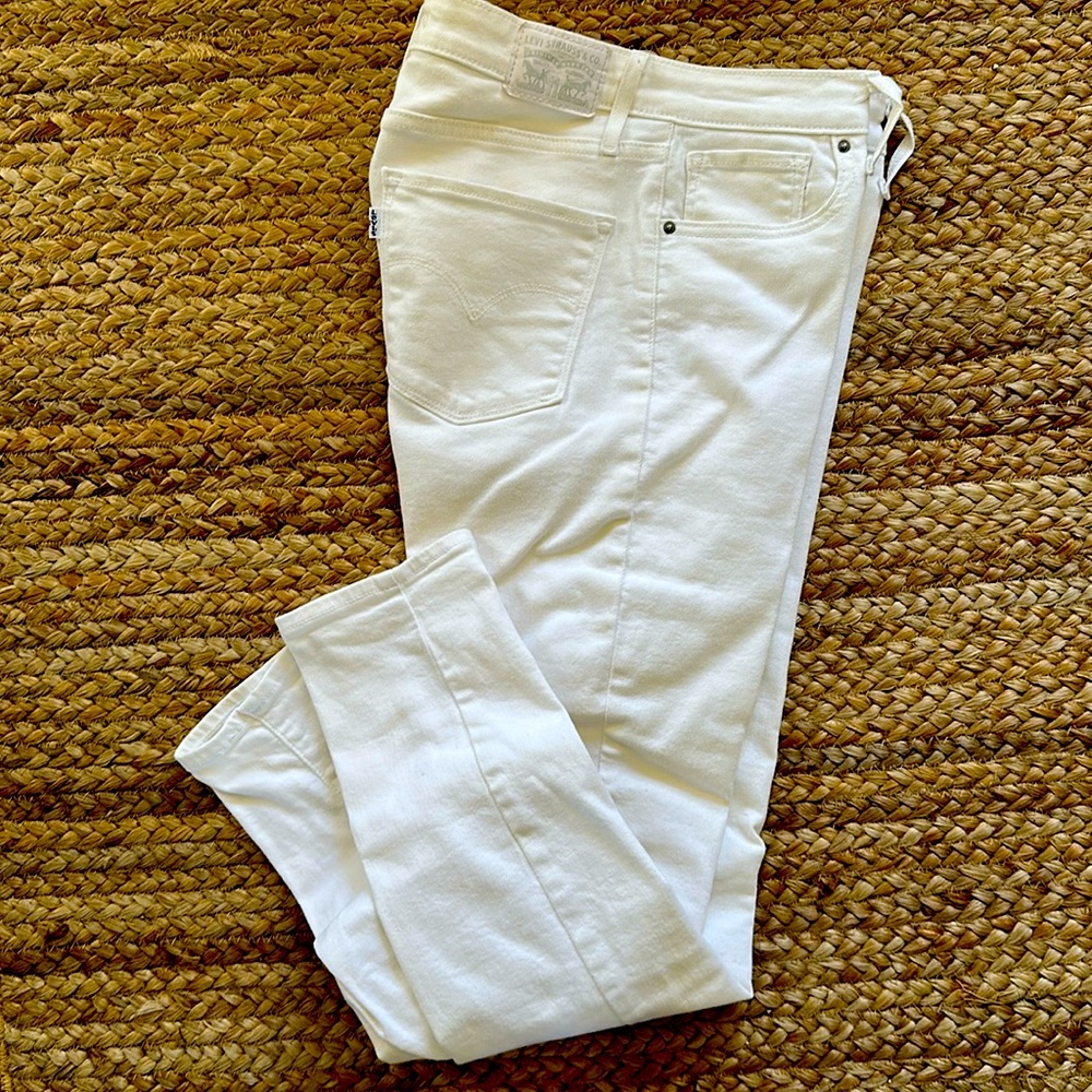EUC Levi’s 721 high-rise skinny jeans size 29 in white